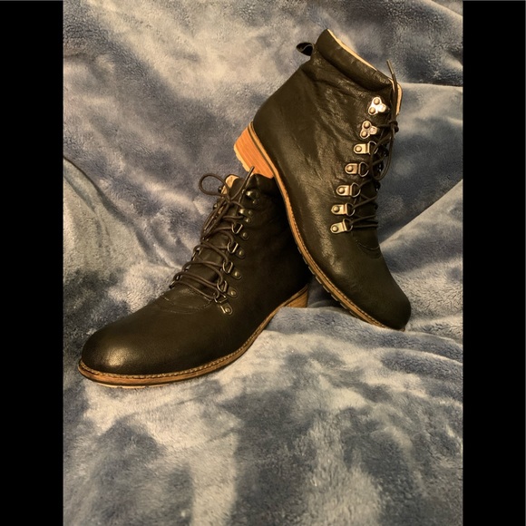 Matt Bernson Shoes - Matt Bernson “Atrika” lace-up boots